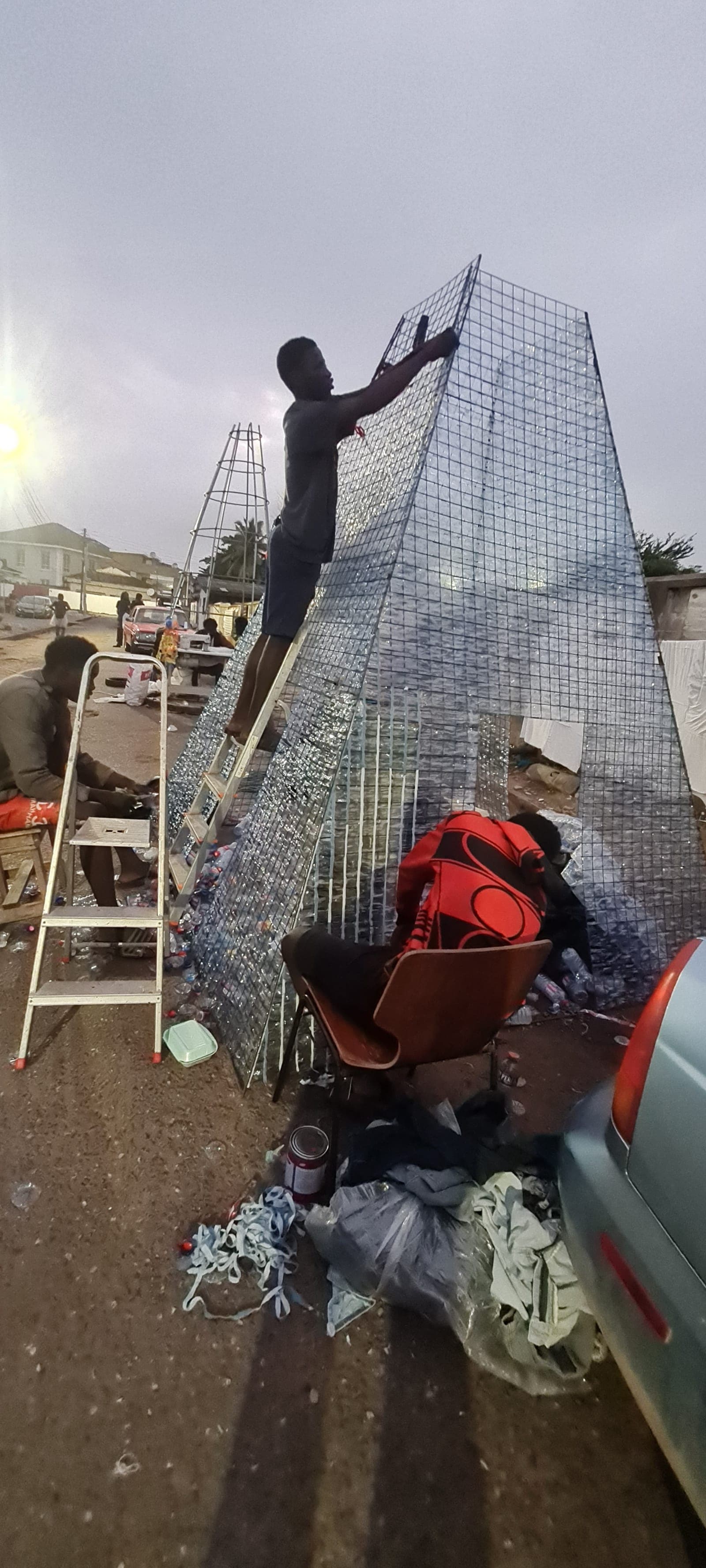 Raising the mesh frame with a ladder